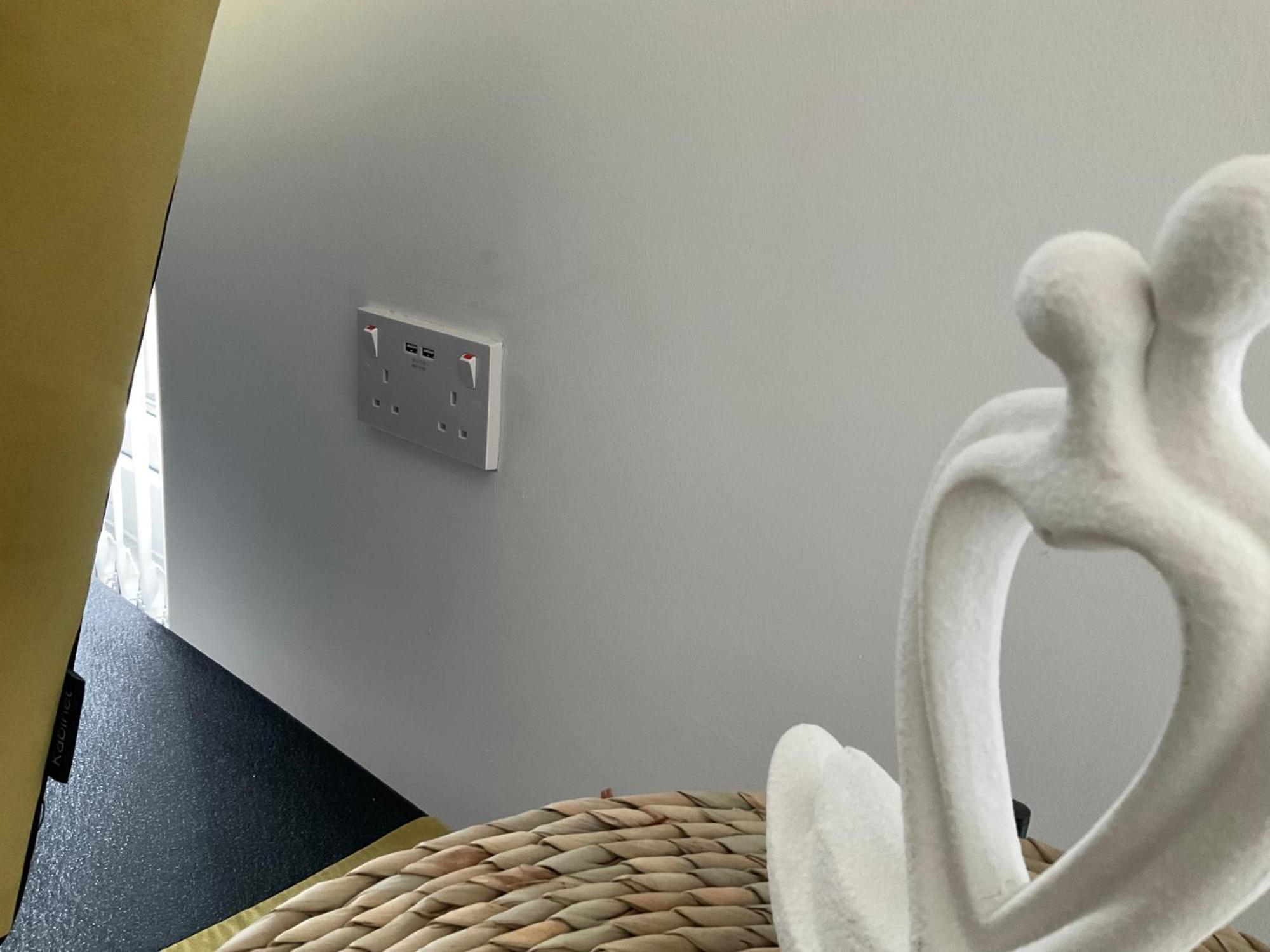 The Parkes A Stylish 3Br House, 5 Mins From Central Birmingham Close To The Edgbaston Stadium, The Hippodrome, Uob, Aston And Bcu, China Town, Kings Heath Bhx Airport And Much More Exterior foto