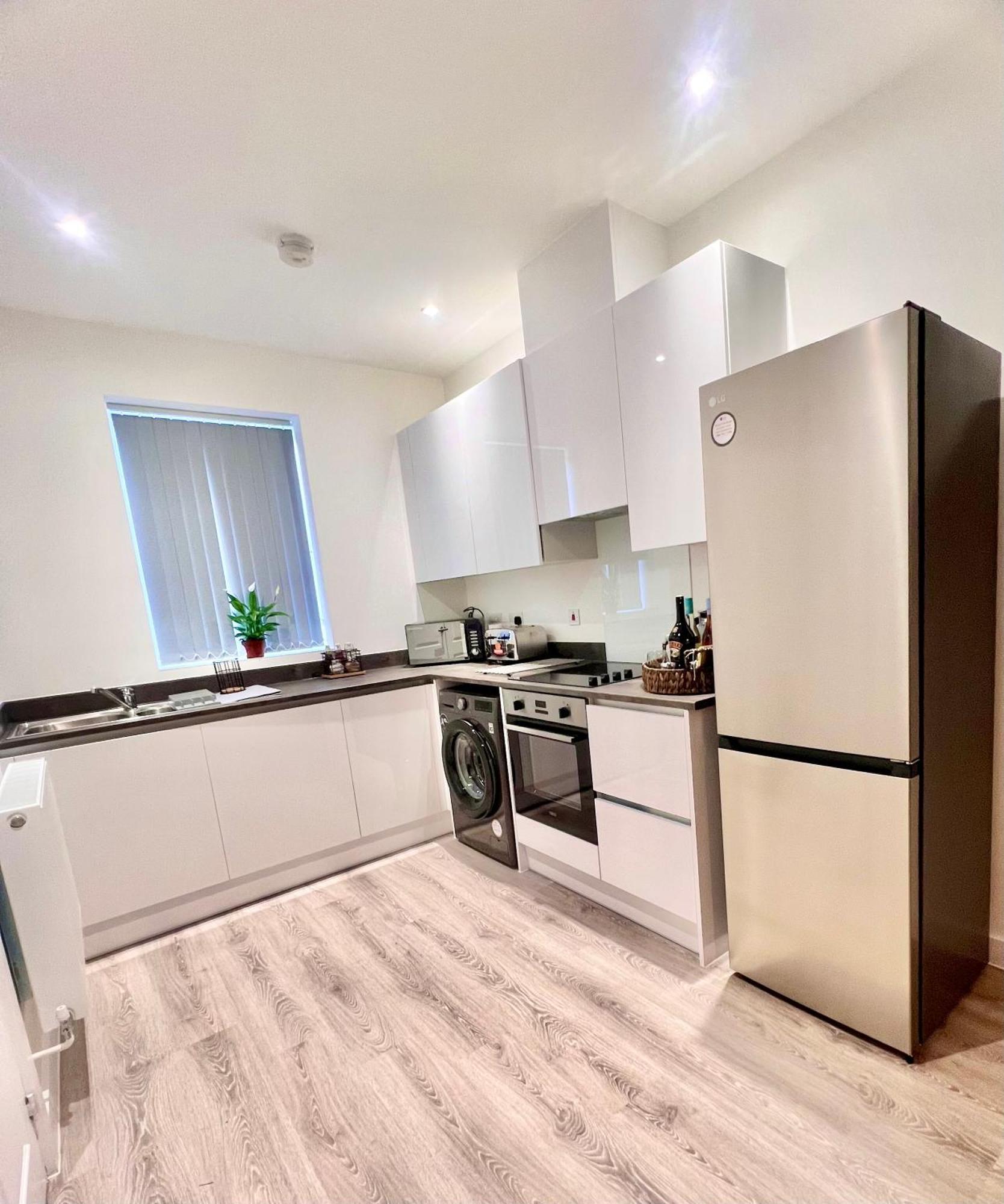 The Parkes A Stylish 3Br House, 5 Mins From Central Birmingham Close To The Edgbaston Stadium, The Hippodrome, Uob, Aston And Bcu, China Town, Kings Heath Bhx Airport And Much More Exterior foto