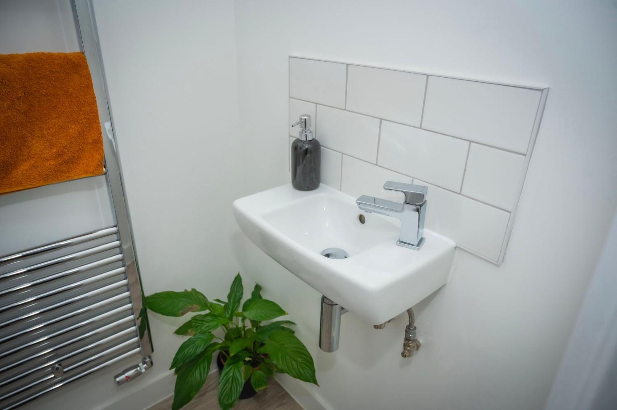 The Parkes A Stylish 3Br House, 5 Mins From Central Birmingham Close To The Edgbaston Stadium, The Hippodrome, Uob, Aston And Bcu, China Town, Kings Heath Bhx Airport And Much More Exterior foto